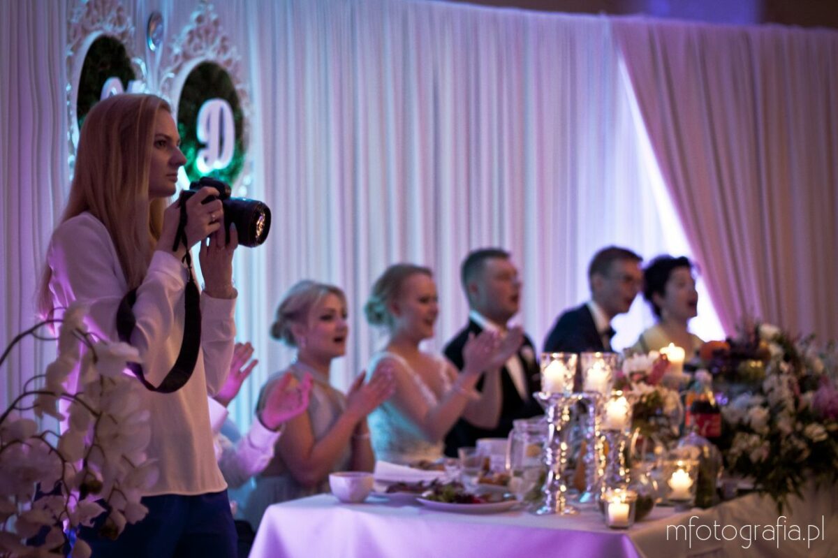 12 zwariowanych cech fotografa ślubnego, związanych z jego pracą.