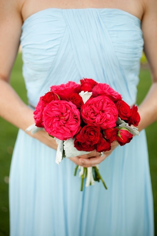 zdjęcie czerwonej wiązanki ślubnej